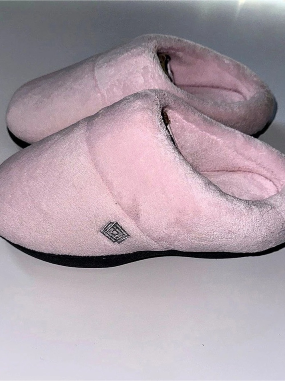 Isotoner Women's Microterry Clog Slippers Pink